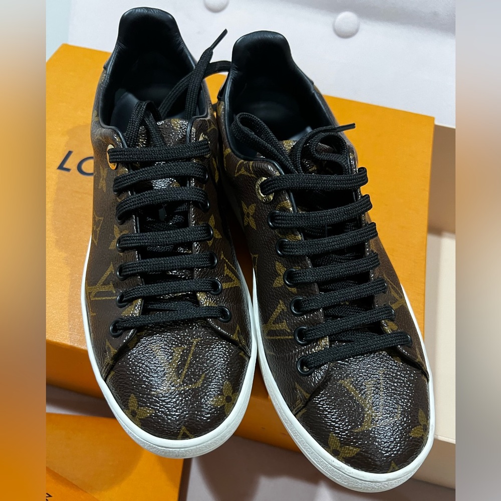 Louis Vuitton FrontRow Sneakers size 36